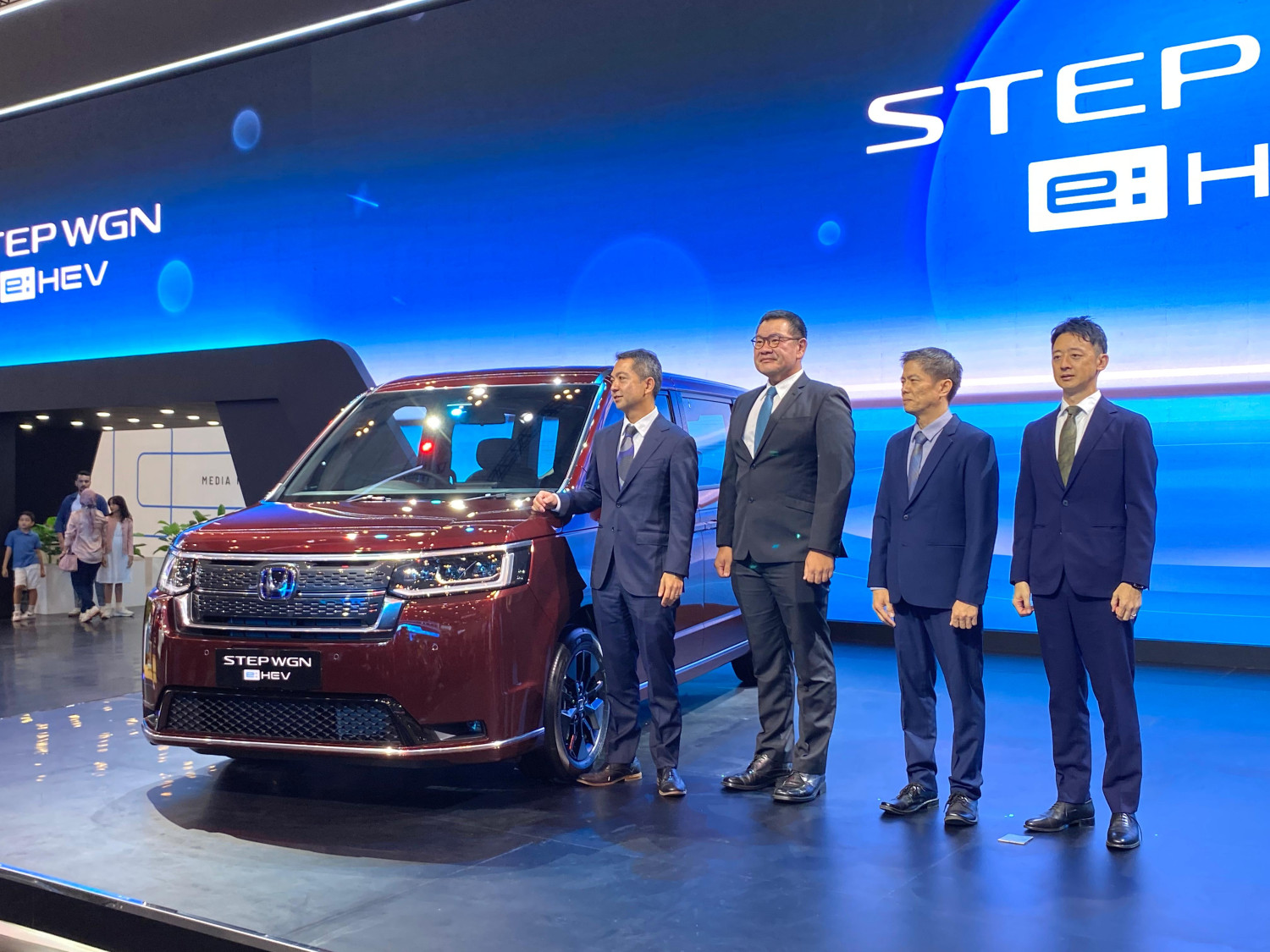 mobil baru, toyota voxy, Nissan Serena e-Power, Honda Step WGN e:HEV, Darion PHEV, Ini Perbandingan Harga Darion PHEV, Nissan Serena, Toyota Voxy dan Honda Step WGN