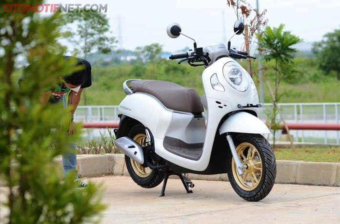 pertamax, honda scoopy, honda vario, Harga Pertamax naik, harga Pertamax Green, Harga Pertamax Melambung, Sekarang Isi Full Tank Scoopy dan Vario 160 Habis Segini