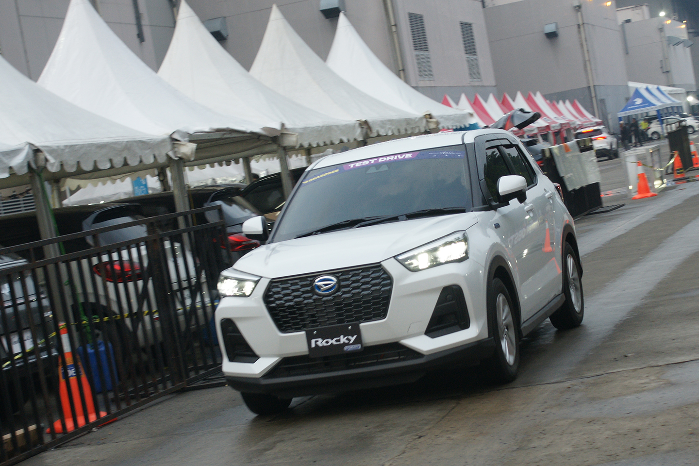 mobil baru, daihatsu, Daihatsu Rocky e-Smart Hybrid, GIIAS 2025, kaleidoskop 2025, Kaleidoskop 2025, Daihatsu Akhirnya Punya Mobil Hybrid Harga Menarik