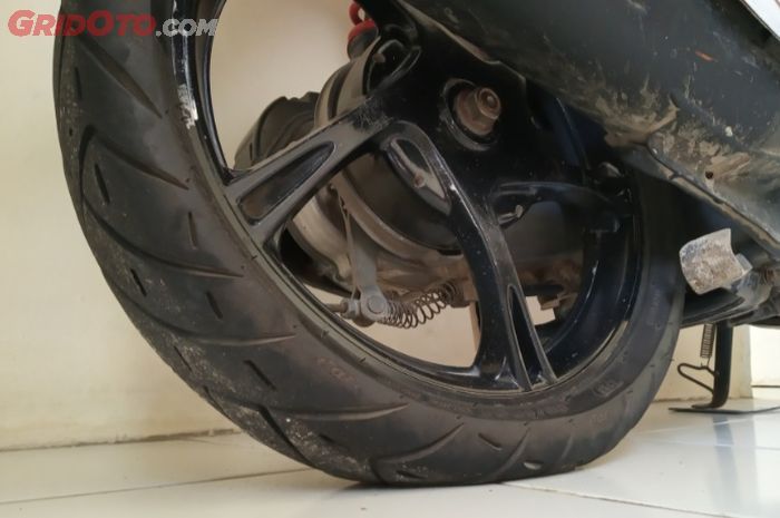 ban motor, motor bekas, penyebab ban motor jadi kotak, penyebab ban jadi kotak, kenapa ban jadi kotak, kenapa ban motor jadi kotak, Sudah Tahu Belum, Sepele Tapi Bikin Ban Motor Kalian Menjadi Kotak