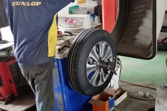ban mobil, kaki kaki mobil, spooring, balancing ban mobil, spooring ban mobil, Aman liburan Akhir Tahun, Ini Pentingnya Spooring dan Balancing Ban Mobil