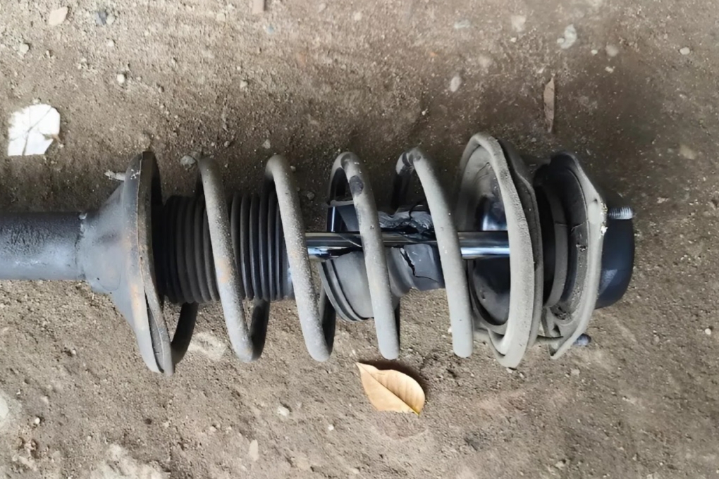 tips, mobil, miring, patah, shockbreaker, Kaki-kaki, Mobil Terasa Miring? Shockbreaker Lemah Bisa Jadi Penyebabnya