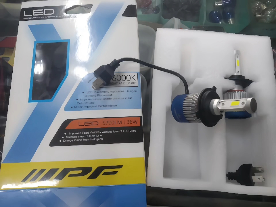 mobil, lampu, redup, bohlam, soket, Lampu Rem Mobil Redup Ternyata Bisa Picu Kecelakaan, Ini Biangnya!
