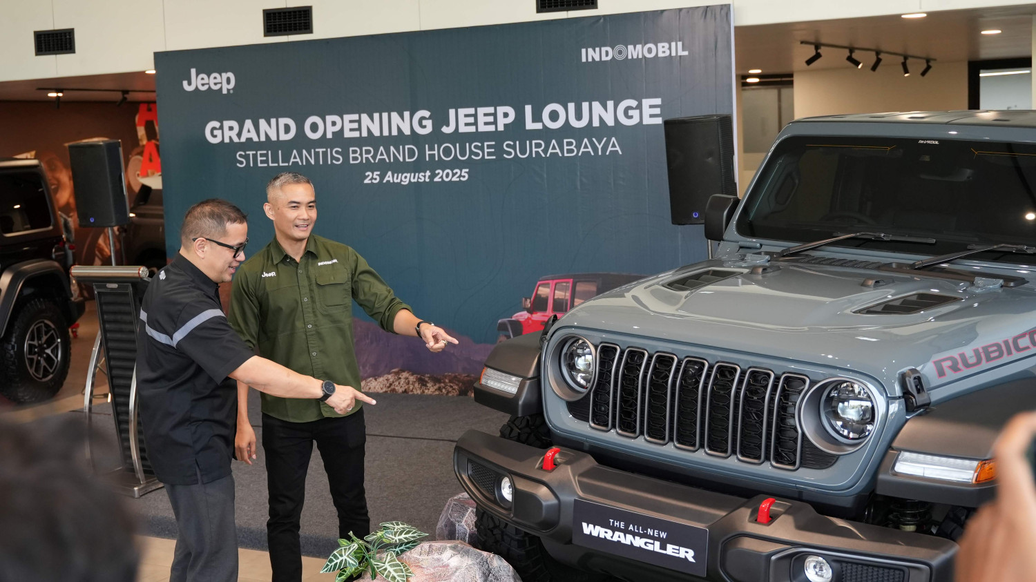ibu-ibu, jeep, jeep wrangler, Harga Jeep Wrangler 4-Door Rubicon, Lagi Tren Perempuan Pakai Jeep Wrangler Buat Harian, Ini Alasannya