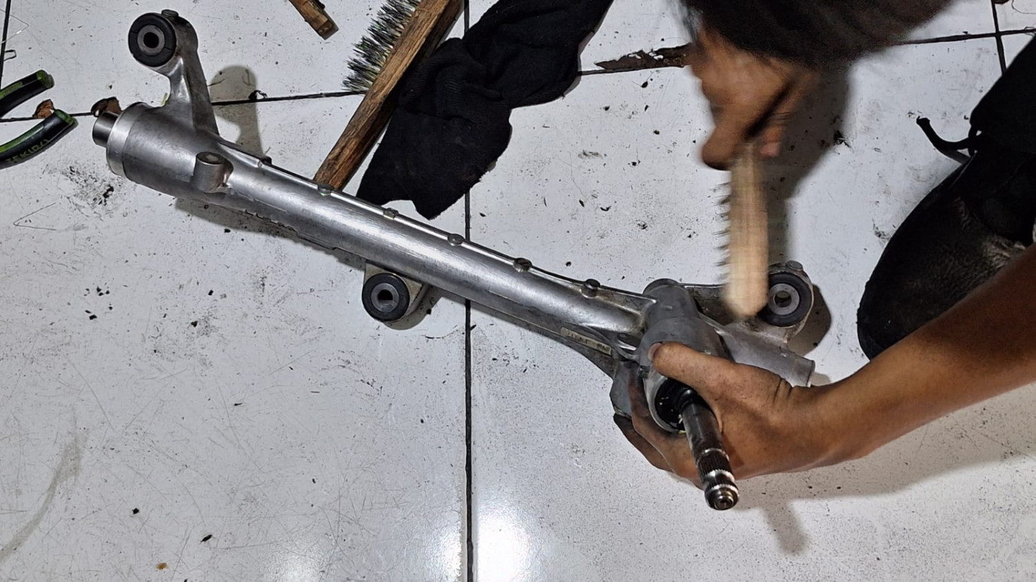 tanda, komponen, Kaki-kaki, rack steer, karet boot, Umur pakai, Banyak yang Bingung Gejala Rack Steer Mobil Rusak, Ini Jawabannya