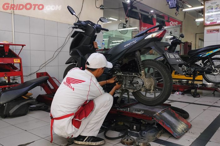 bearing, bearing roda, Musashi Autoparts Indonesia, skf indonesia, Dua Efek Negatif Membiarkan Bearing Roda Belakang Motor Matic Oblak