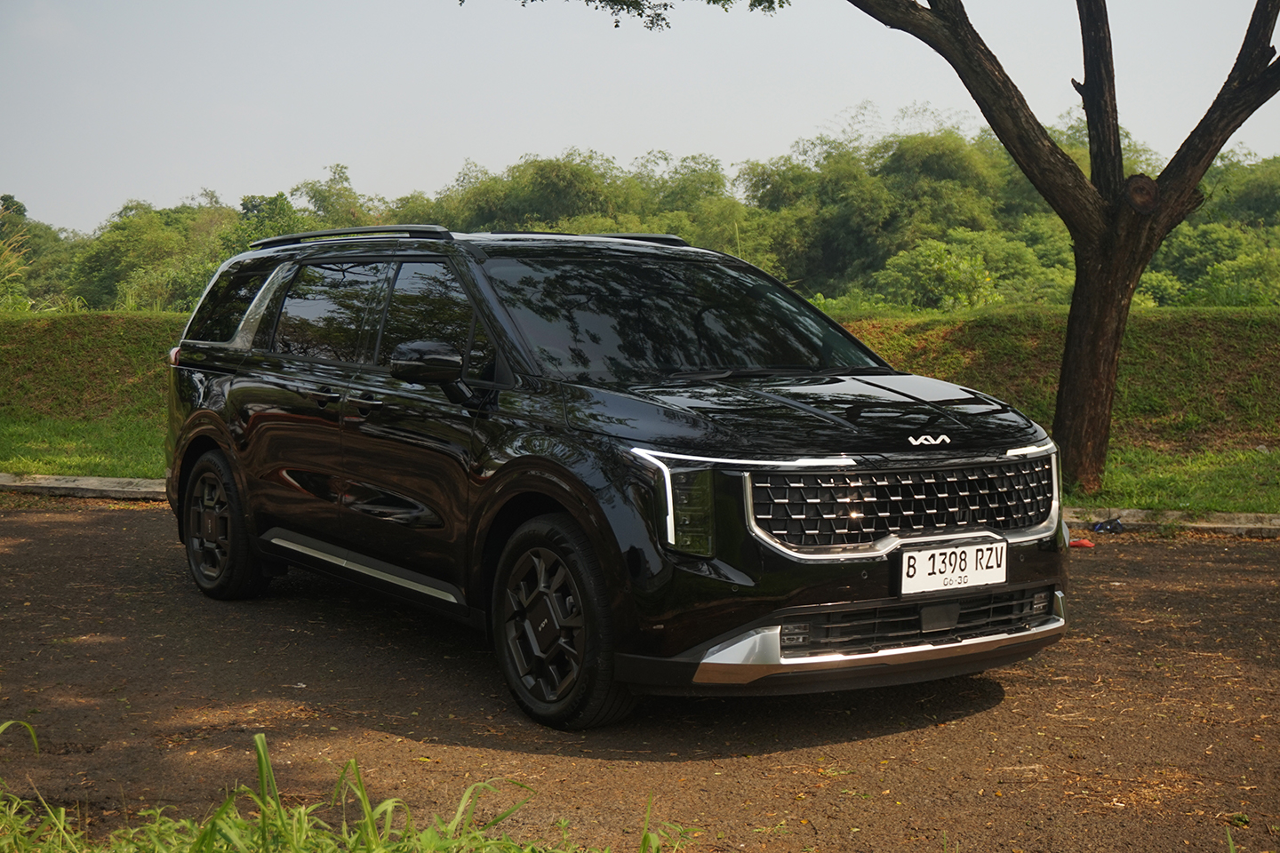 Indonesia, mobil baru, hybrid, kia carnival, Ulas Lagi Kia Carnival Hybrid, Bisa Seirit dan Lari Setangkas Ini