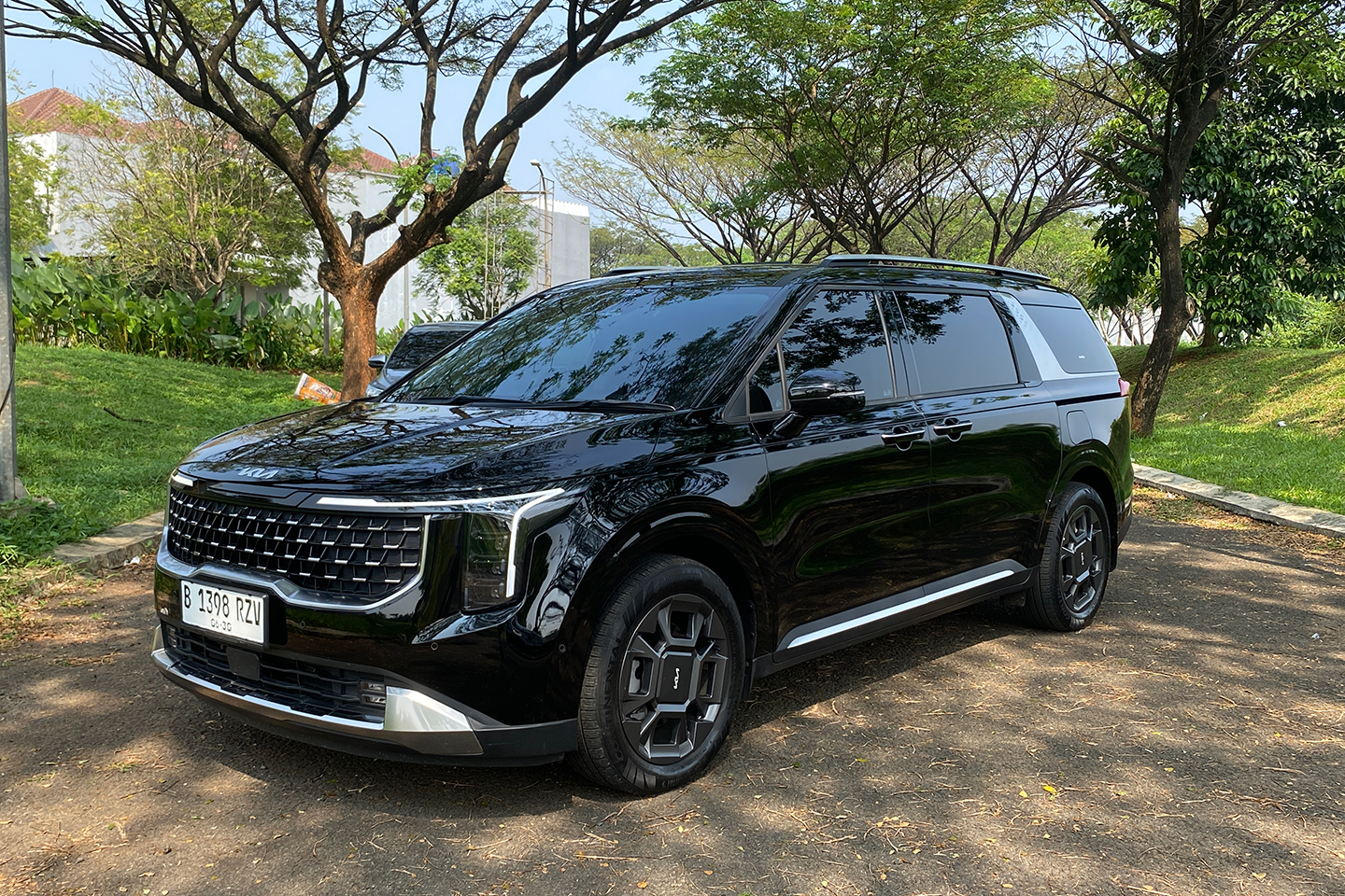Indonesia, mobil baru, hybrid, kia carnival, Ulas Lagi Kia Carnival Hybrid, Bisa Seirit dan Lari Setangkas Ini