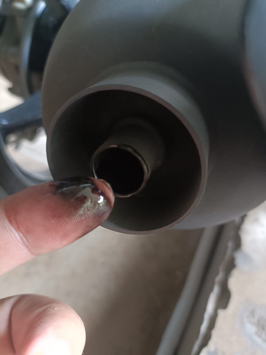 motor bekas, knalpot motor, penyebab knalpot motor ada oli, knalpot motor ada oli, penyebab ujung knalpot motor ada olinya, penyebab knalpot ada oli, kenapa knalpot motor ada oli, Gak Perlu Panik, Ternyata Ini Penyebab Ujung Knalpot Motor Ada Oli Mesin