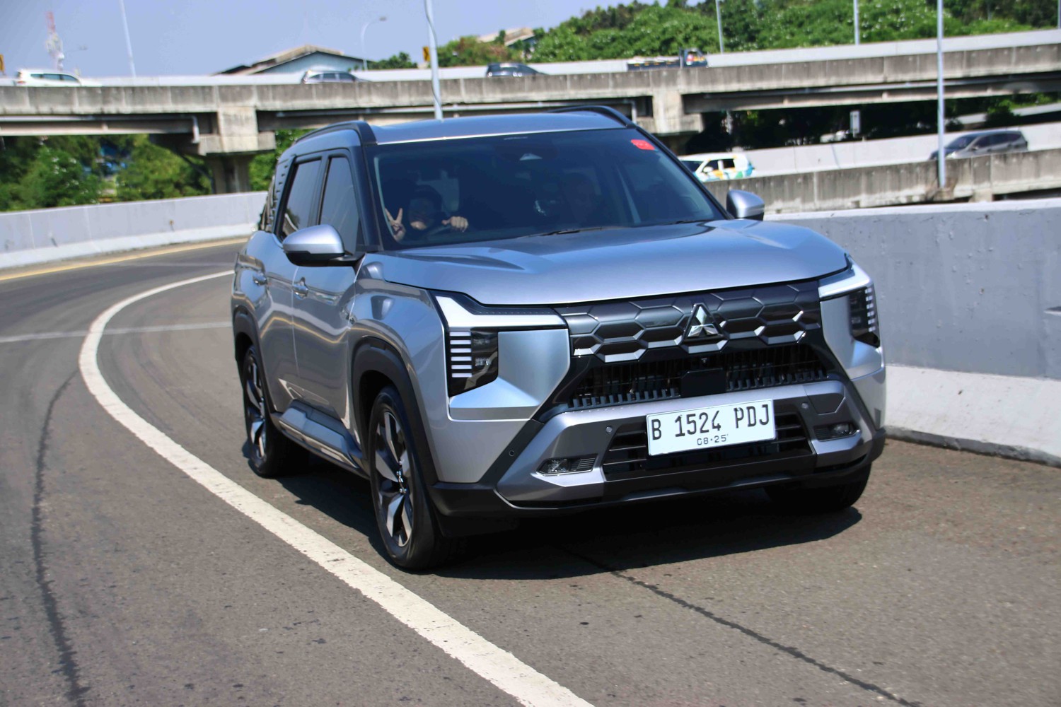mobil indonesia, Mitsubishi Destinator, Destinator, harga mitsubishi destinator, ekspor mitsubishi destinator, Dibikin di Pabrik Indonesia, Mitsubishi Destinator Resmi Dijual di Filipina