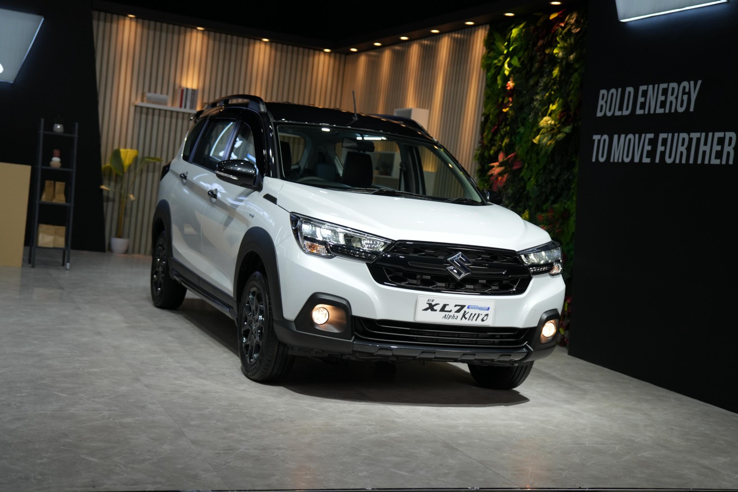 diskon akhir tahun, suzuki, Diskon Suzuki XL7, Suzuki XL7 Alpha Kuro, XL7 Alpha Kuro Disunat Diskon Puluhan Juta Rupiah, Harganya Sisa Segini
