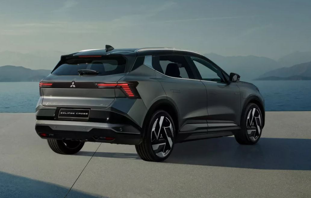 mitsubishi, mobil listrik, renault, eclipse cross, Mitsubishi Eclipse Cross EV, Mitsubishi Eclipse Cross EV Kental Nuansa Prancis, Sejauh Ini Jarak Tempuhnya