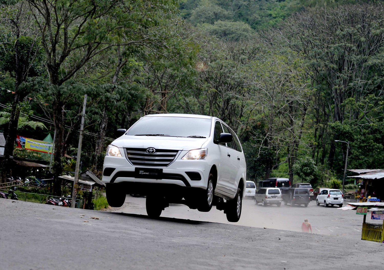 mobil, toyota, innova, harga, busi, iridium, Mau Ganti Busi Innova? Cek Harga dan Jadwal Gantinya Disini!