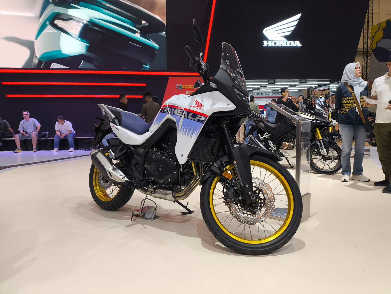 honda, astra honda motor, motor baru, IMOS, IMOS 2025, AHM Bawa Line Up Motor Lengkap di IMOS 2025, New ADV 160 Tampil Perdana