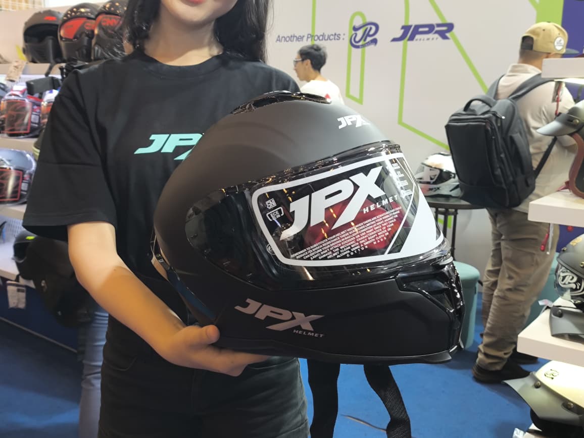 helm motor, helm baru, JPX Helmet, Helm JPX, JPX Luncurkan Helm Full Face Baru di IMOS 2025, Harga Rp 800 Ribuan Sudah ECE 2206