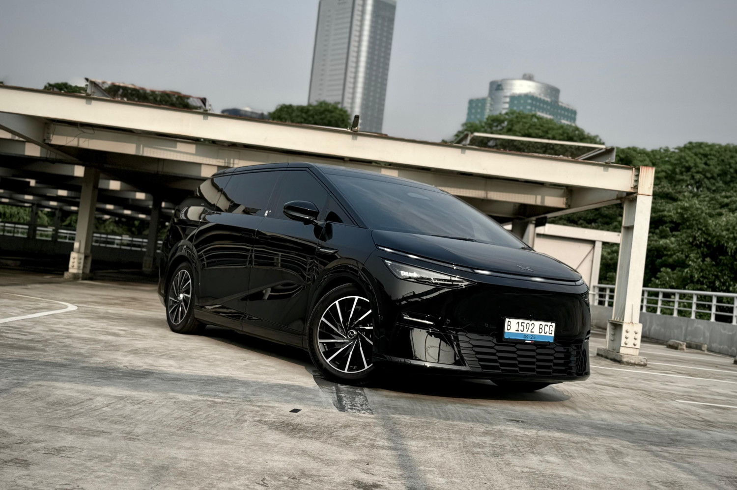 VW ID. Buzz, XPeng, Xpeng X9, Adu Kencang MPV Listrik Rp 1 Miliar Lebih, XPENG X9 VS VW ID. Buzz