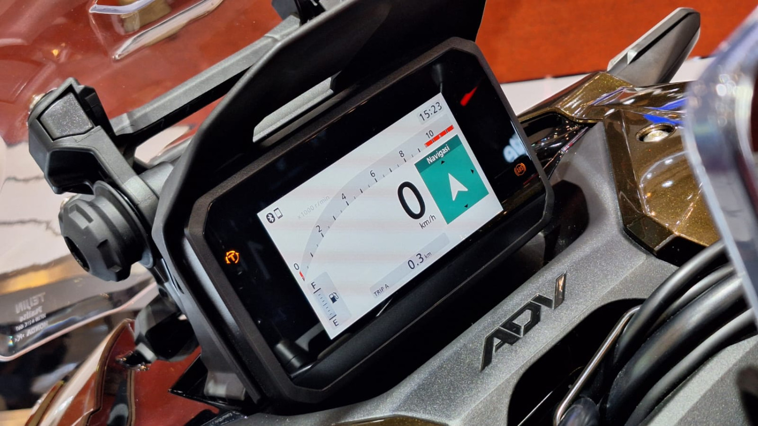 honda, RoadSync, ADV 160, IMOS 2025, Tiga Alasan RoadSync Honda ADV 160 Terbaru Enggak Bisa Dipasang ke ADV Lama