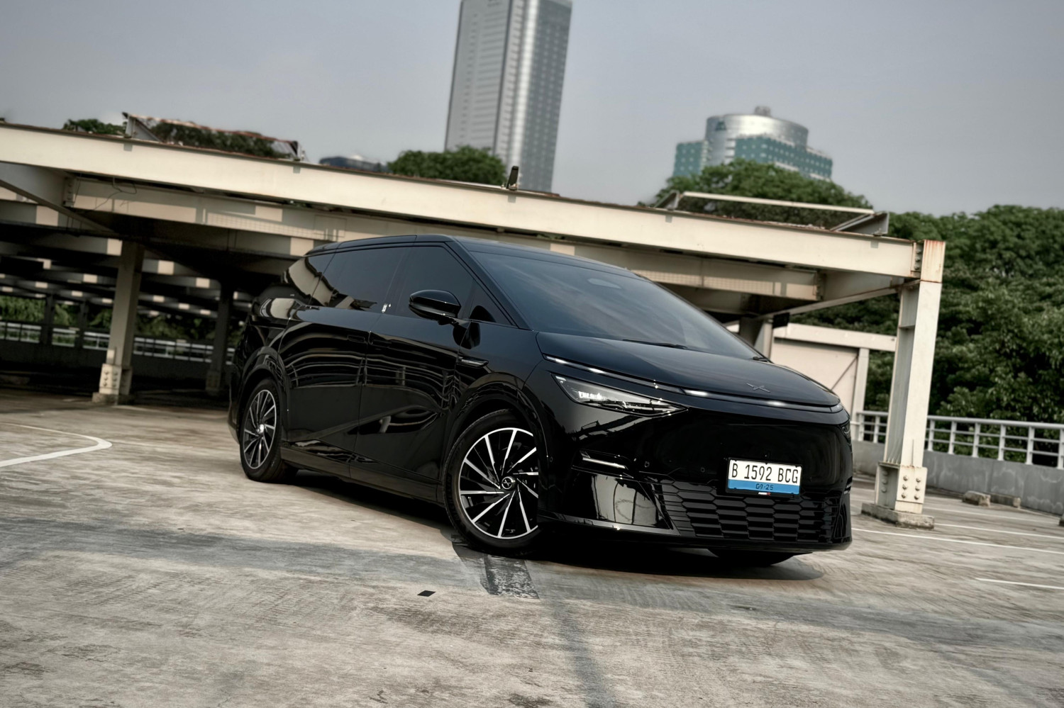 fitur, kenyamanan, XPeng, Xpeng X9, XPENG X9 Nyaman Dipakai Jalan Jauh, Bisa Bawa Minuman Sampai Beku