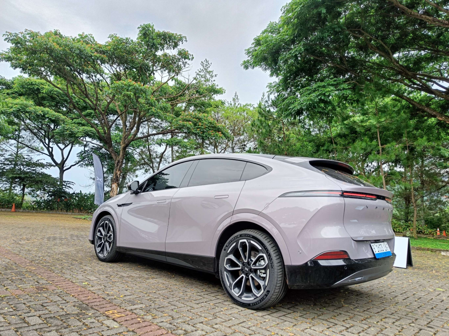 baterai, test, fitur, mobil listrik, parking, Xpeng G6 Pro, Test Mobil Listrik Xpeng G6 Pro, Jakarta-Bandung Habis Baterai Segini