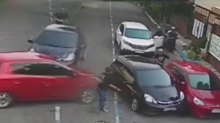 debt collector, leasing, mobil kredit dijual, Jual Beli Kendaraan Kredit, Mobil Kredit Pindah Tangan, Fakta Temuan Leasing di Lapangan, 95 Persen Kendaraan Yang Ditindak Debt Collector di Tangan Pihak Ketiga