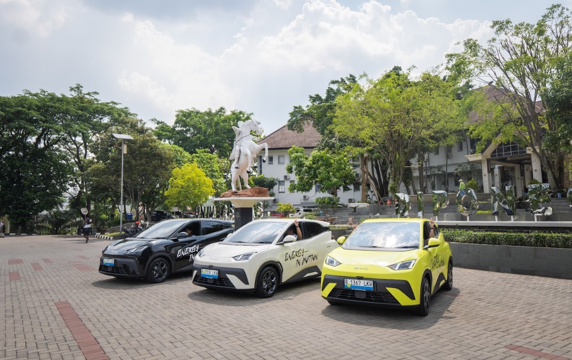 mobil listrik, baterai mobil listrik, komunitas byd indonesia, BYD PDKT ke Anak Muda Lewat Kampus, Kenalkan Teknologi ke Mahasiswa UNDIP dan ITB