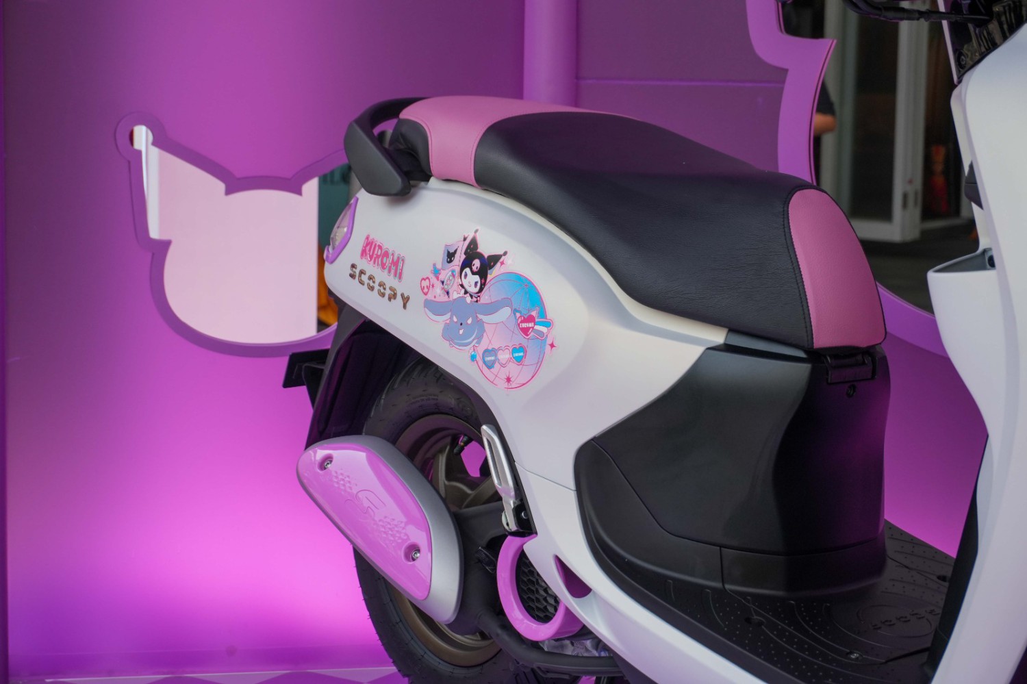 Harga honda scoopy, Honda Scoopy Baru, Honda Scoopy edisi Kuromi, scoopy kuromi, scoopy limited edition, Honda Luncurkan Scoopy Kuromi Limited Edition, Harga Beda Segini Aja dari Versi Standar