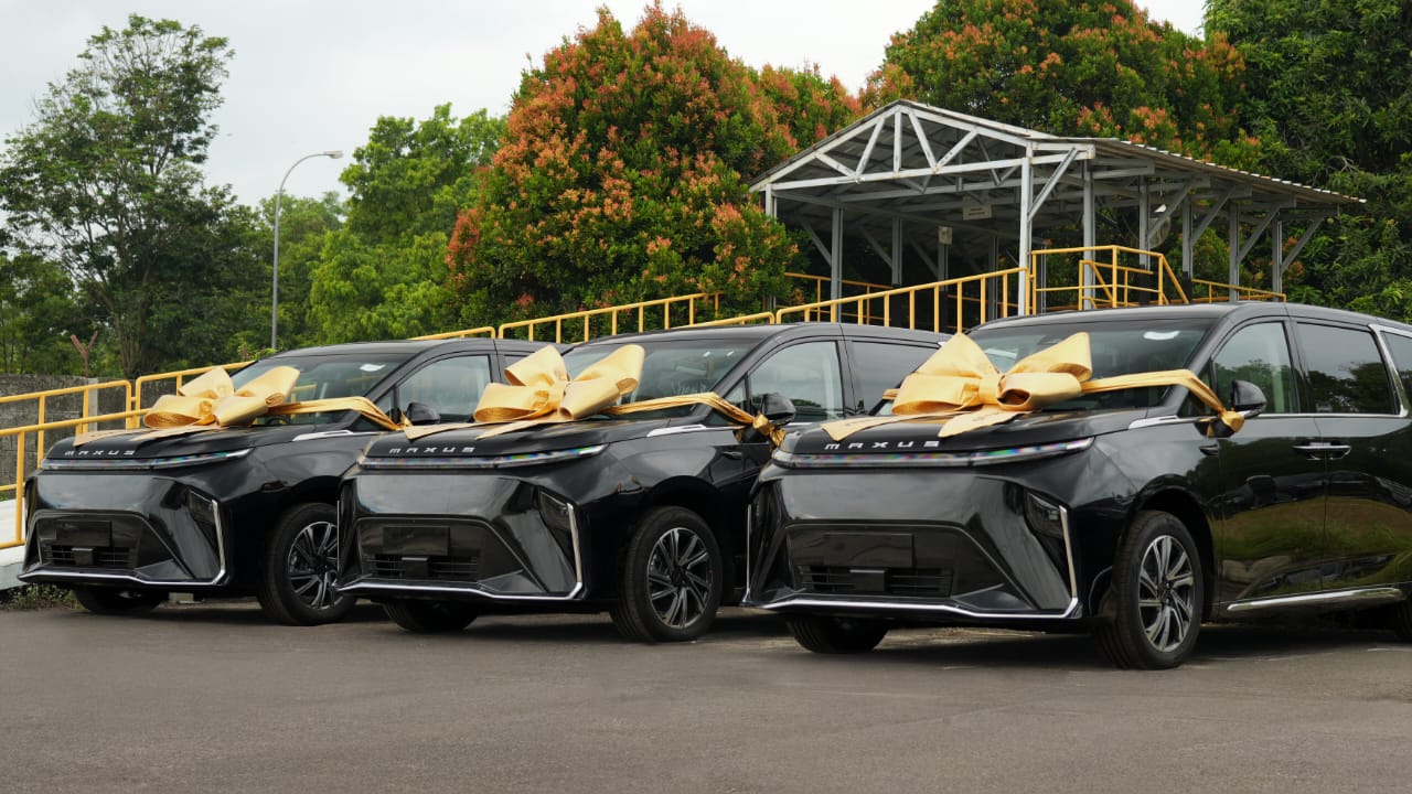 TKDN, Indomobil Group, Maxus, MIFA 9, MPV listrik, MIFA 7, Maxus Serahkan Mifa 7 dan Mifa 9 Produksi Lokal Pertama, TKDN 40 Persen