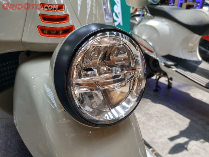 vespa, Vespa GTV, vespa matic, Bukan di Setang! Ini Alasannya Headlamp Vespa GTV 300 Nempel di Sepatbor