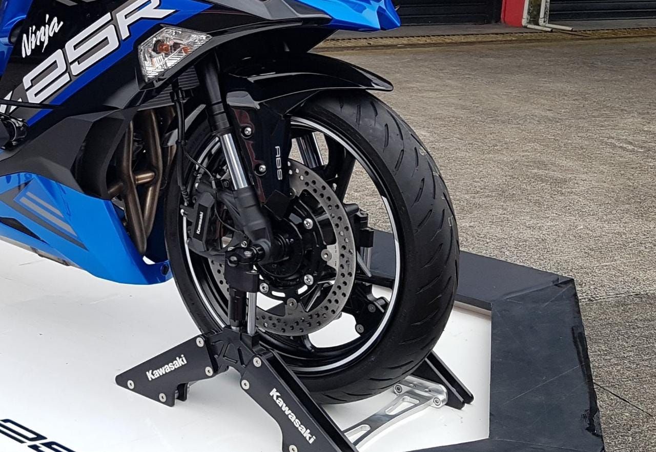 ban motor, motor bekas, ban alur terbalik, fungsi alur ban terbalik, ban motor alur terbalik, Pantas Saja, Ternyata Ini Sebabnya Ada Ban Motor Bekas yang Alurnya Terbalik