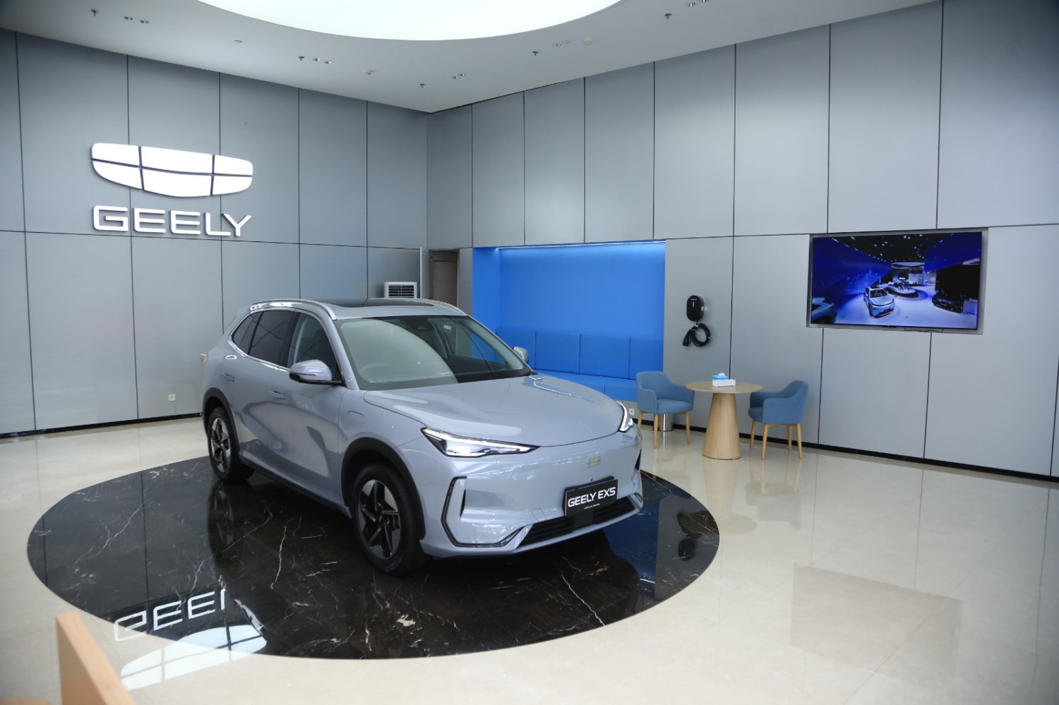 Geely, phev, Geely EX5, Geely Auto Indonesia, Geely Starray EM-i, Geely Tak Pilih Tulang Punggung, Starray EM-i dan EX5 Punya Misi Berbeda