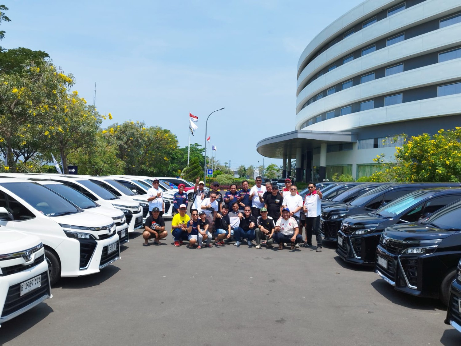 toyota voxy, Voxy Club Indonesia, Komunitas Toyota Voxy, Komunitas Voxy Club Indonesia, Belasan Toyota Voxy Konvoi ke Cirebon, Perayaan Sewindu Komunitas Voxy Club Indonesia