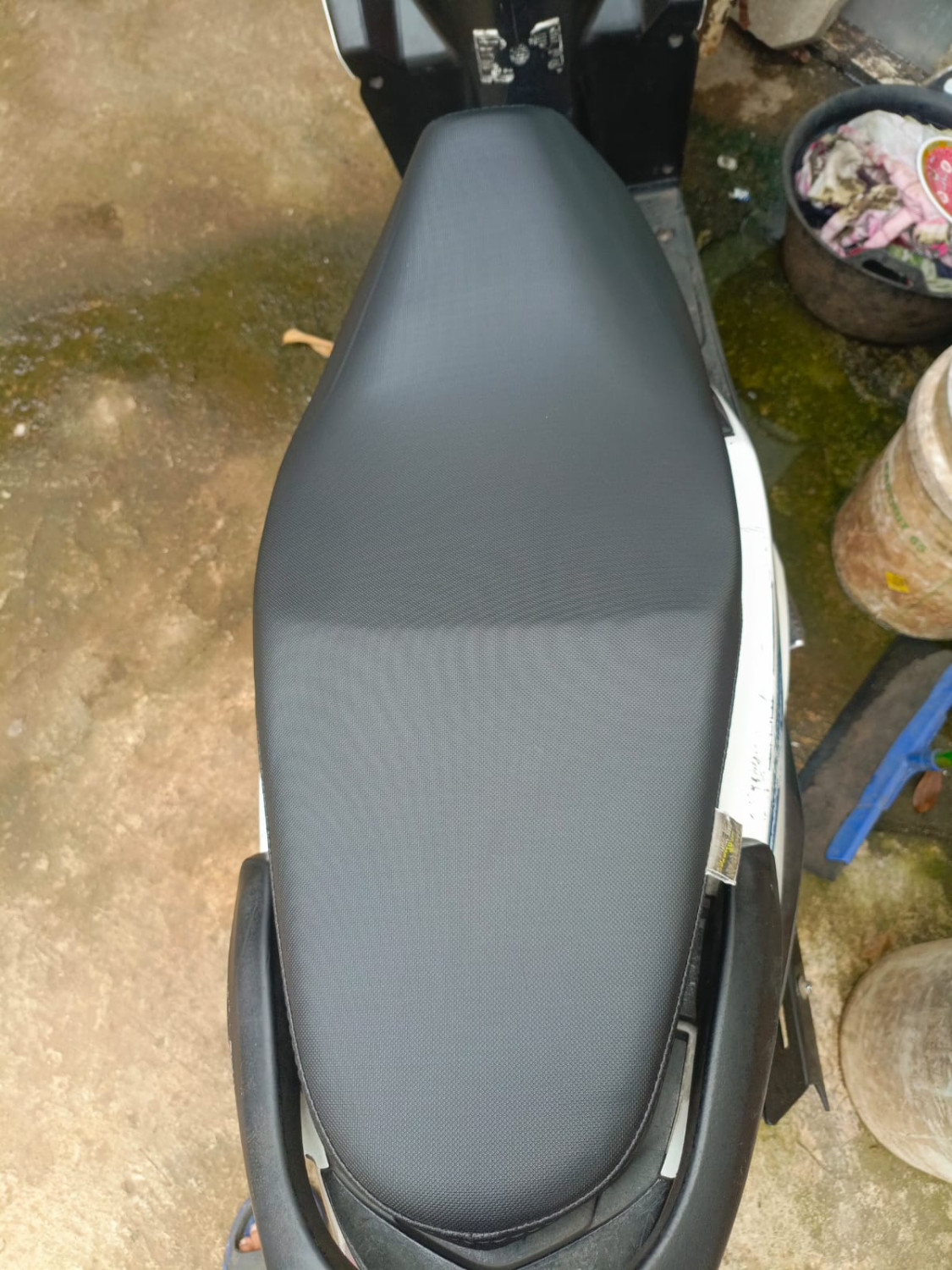 jok motor, ganti kulit jok motor, cakar kucing, Arie Jok Motor Sport, Minat Pasang Kulit Jok Anticakaran Kucing? Siapkan Biaya Segini