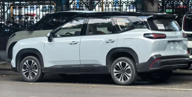 mobil baru, wuling, Mitsubishi Destinator, Wuling Starlight 560, Mitsubishi Destinator Waspada, Ini Penampakan SUV 7-Seater Baru dari Wuling