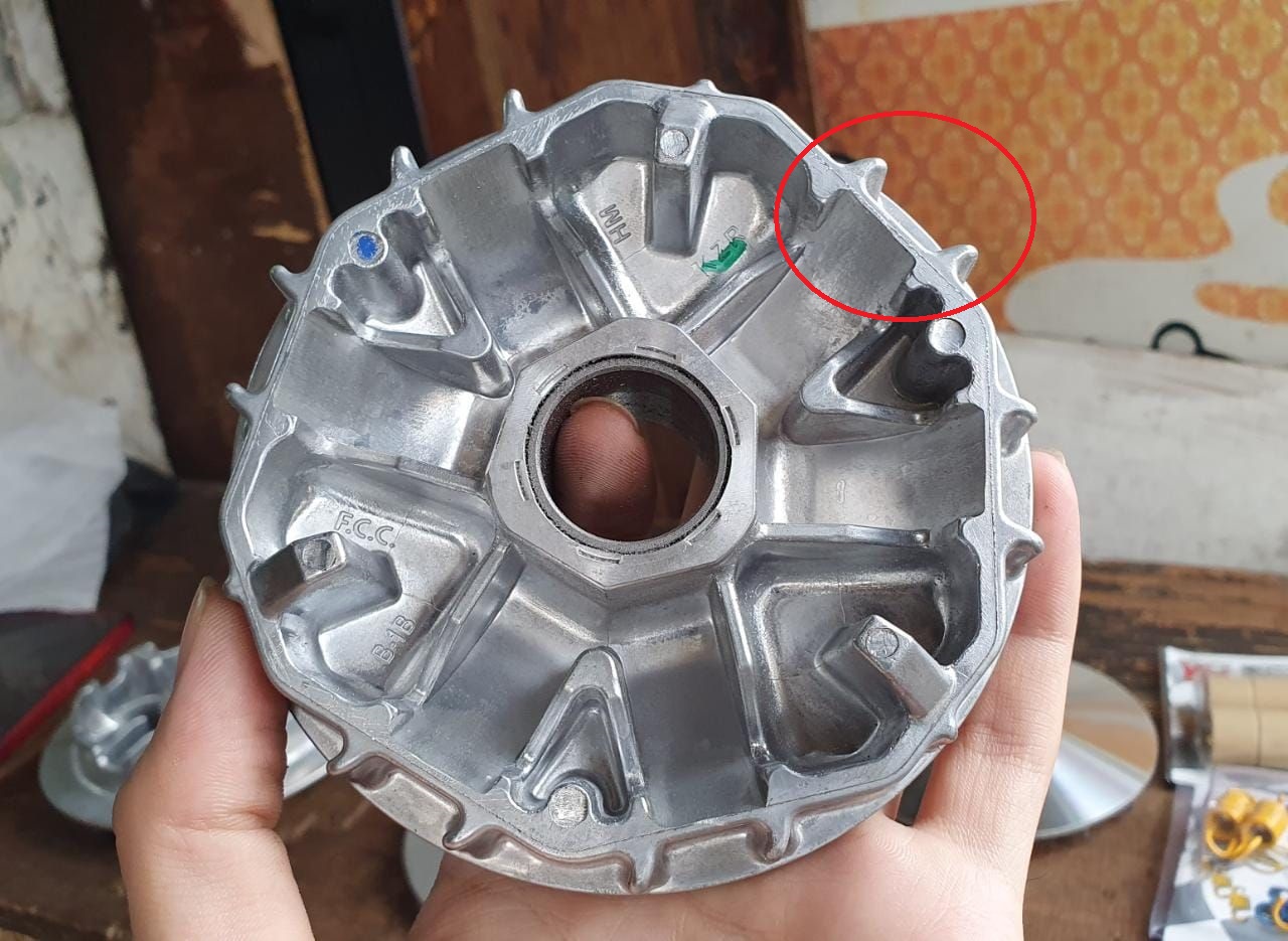 motor matic, Rumah roller, jalur roller, rumah roller motor matic, cara cek kondisi rumah roller, cara cek kondisi jalur rumah roller, Gak Perlu Alat, Begini Cara Mudah Cek Kondisi Jalur Rumah Roller Motor Matic