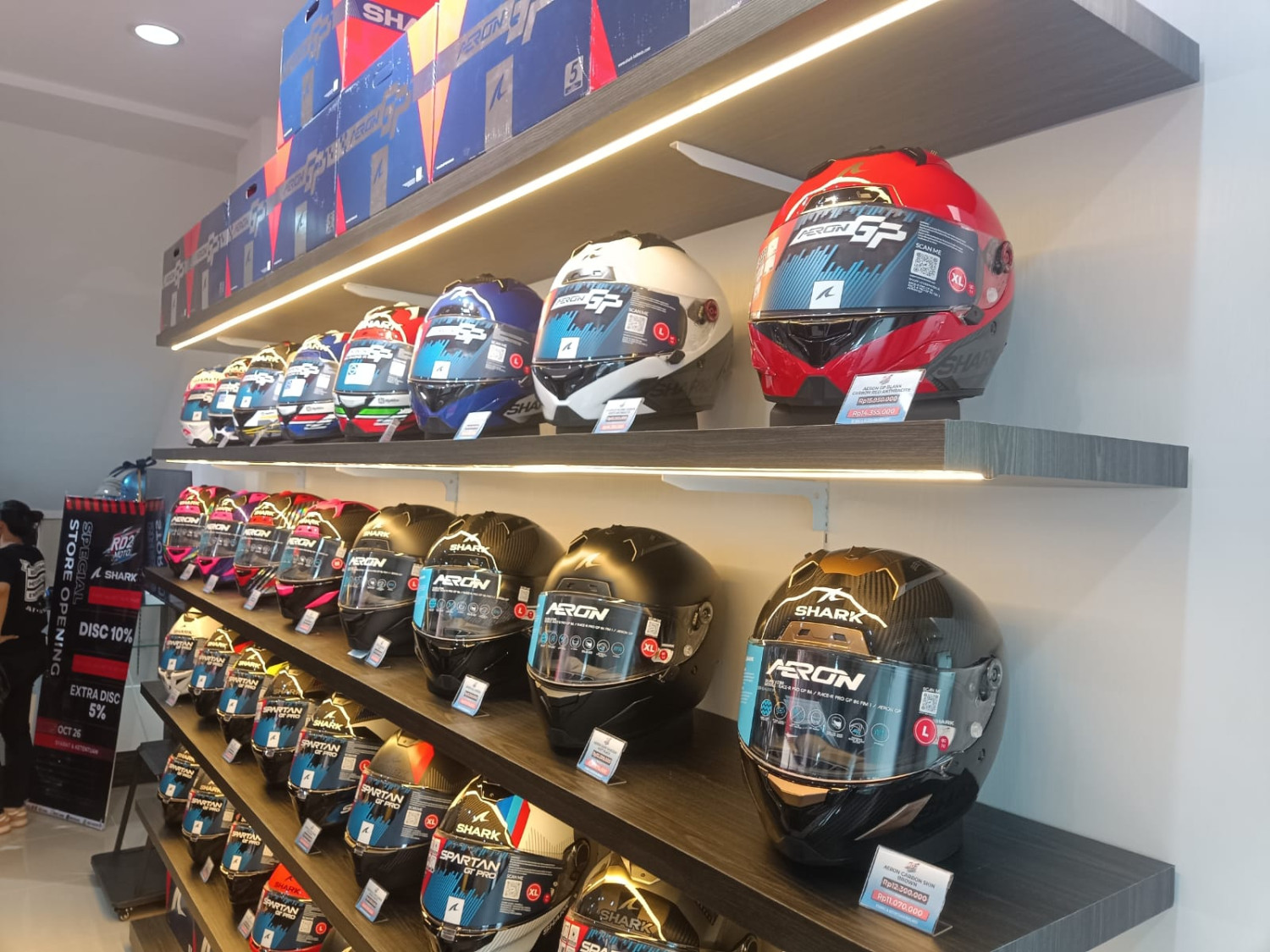 helm shark, shark, apparel motor, prostreet, RD2 Moto, RD2 Moto Resmikan Outlet Pertama di Kelapa Gading, Jadi Dealer Helm Shark dan Apparel Prostreet