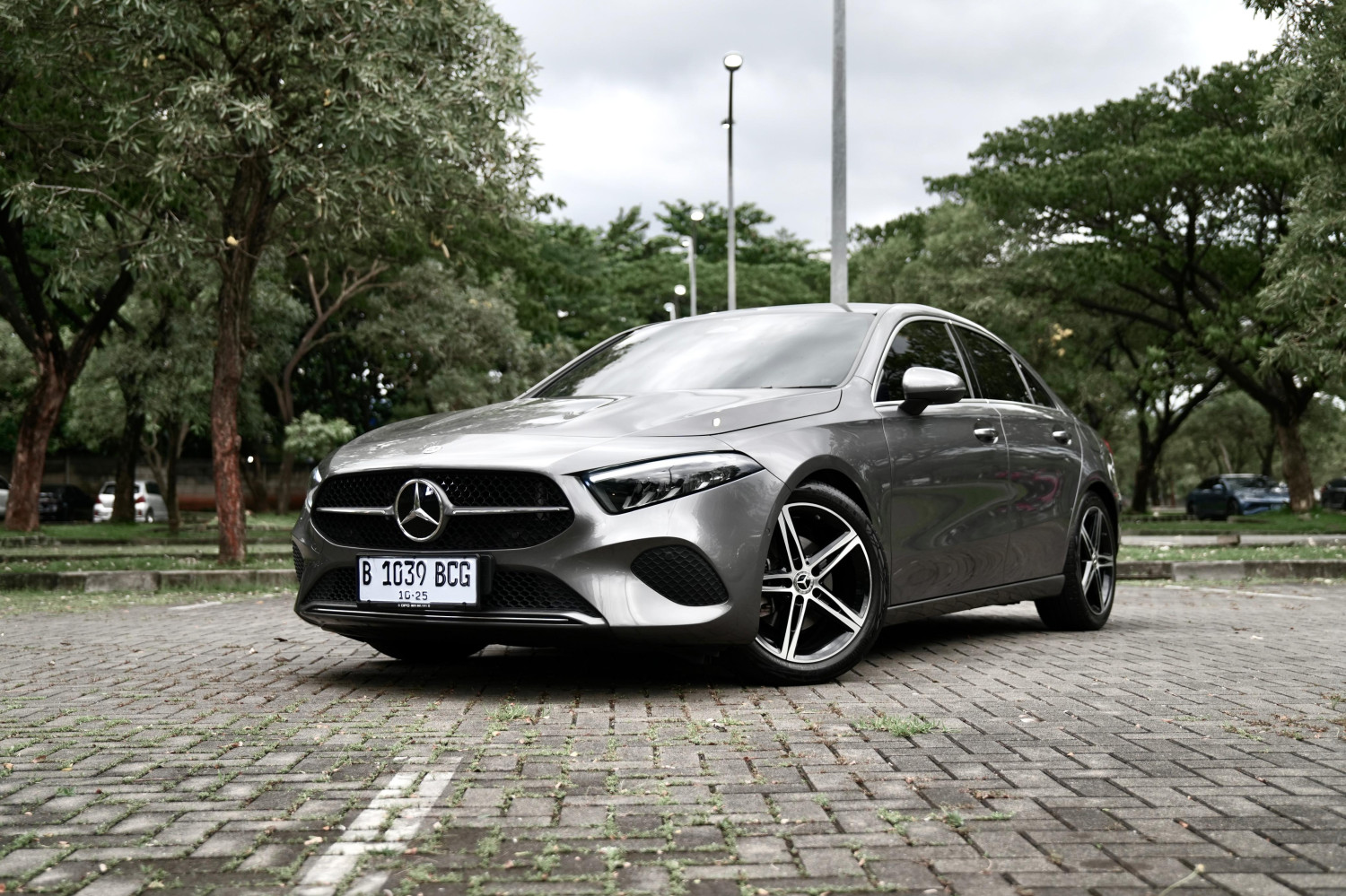 mercedes-benz, a200, mercedes-benz c200, C200, mercedes-benz a200, Mercedes-Benz C200 Vs A200 Sedan, Kakak Adik Iritnya Mirip-mirip