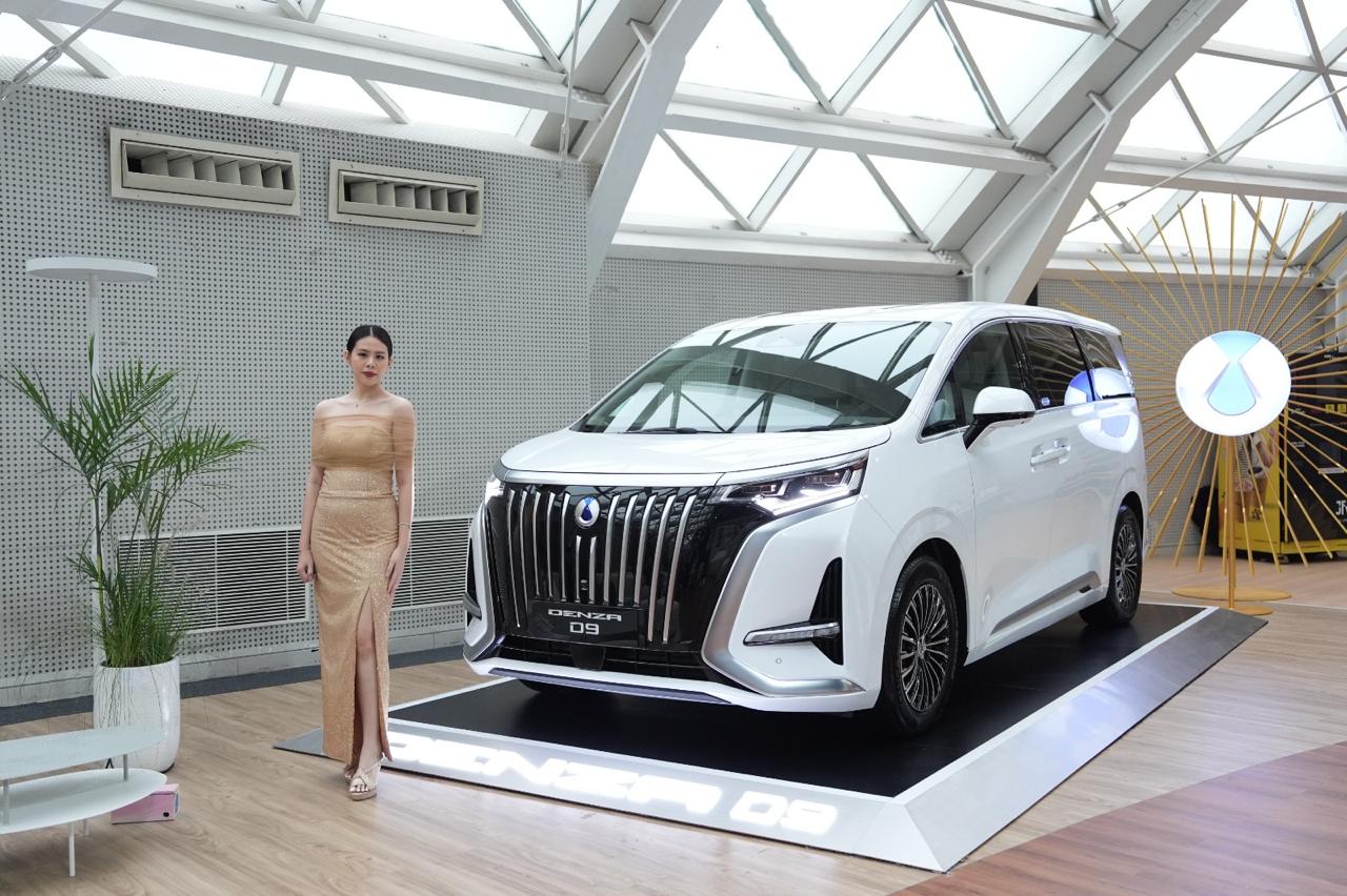 jakarta fashion week, kendaraan listrik, Denza D9, Denza Perlihatkan Wajah Baru Kemewahan Listrik di Jakarta Fashion Week 2026