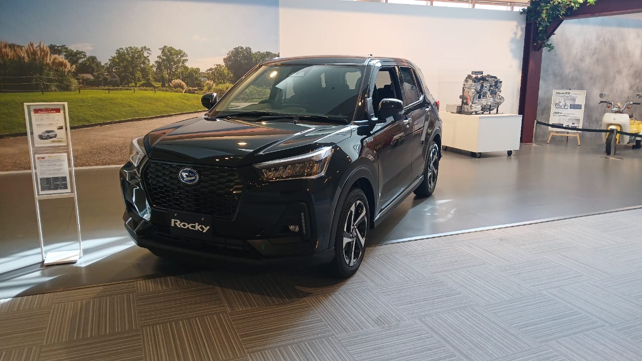 daihatsu, daihatsu rocky, Daihatsu Rocky e-Smart Hybrid, Daihatsu Rocky e:Smart Hybrid, Daihatsu Motor Co, Ltd, Japan Mobility Show 2025, Ini Kata Hiroyuki Takura, Sosok Dibalik Daihatsu Rocky e-Smart Hybrid Sistem Seri-Paralel.