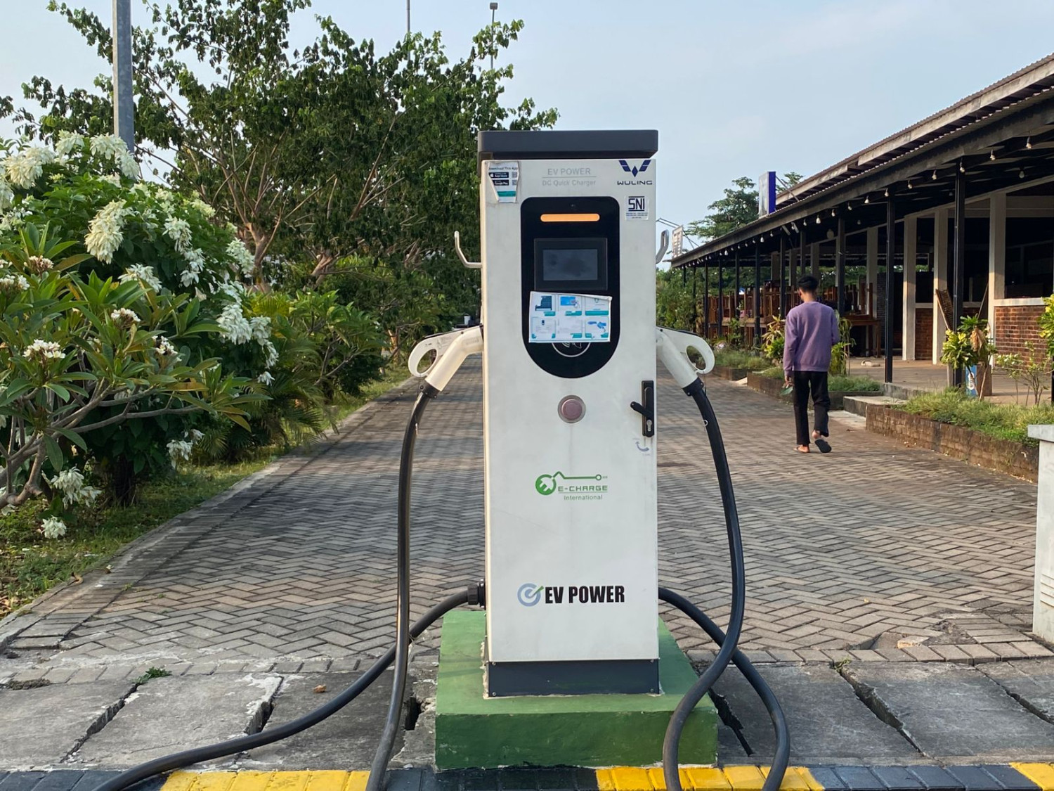 fasilitas, rest area, tol trans jawa, Trans Jawa, SPKLU, Lengkap Banget! Ini Charger Mobil Listrik di Rest Area KM 379 A