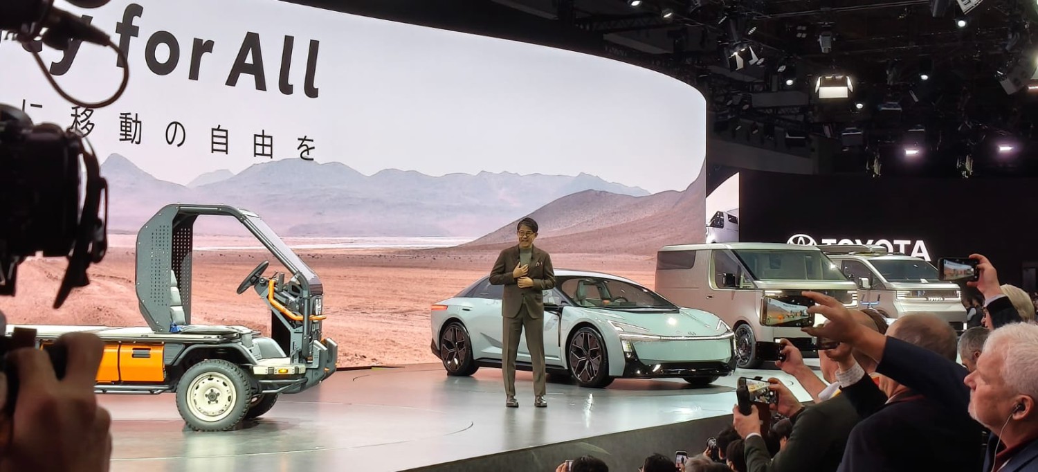 toyota century, Japan Mobility Show 2025, Toyota Land Cruiser FJ, land cruiser FJ, LS Concept Lexus, Boyong Empat Brand di Japan Mobility Show 2025, Toyota Unjuk Dua Mobil Ikonik Ini