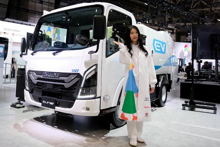 isuzu d-max, isuzu elf, isuzu giga, isuzu, Japan Mobility Show 2025, Ada Truk Sampah EV sampai Bus Otonom, Ini 6 Inovasi yang Dipamerkan Isuzu di Japan Mobility Show 2025