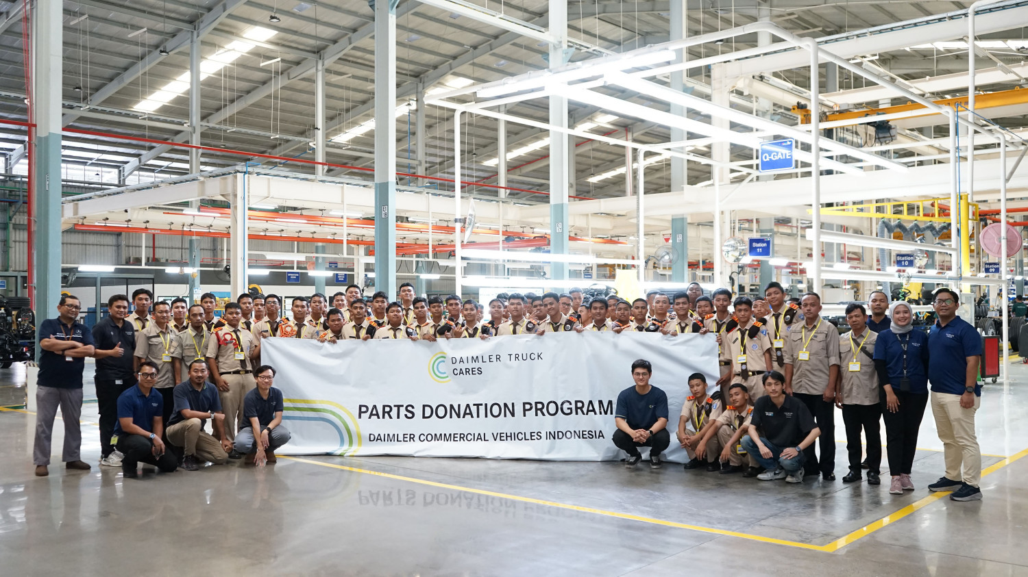 mercedes-benz axor, Mercedes-Benz OH 1626, PT Daimler Commercial Vehicle Indonesia (DCVI), Mercedes-benz OF 917, pabrik baru daimler, DCVI Dukung Pendidikan Vokasi, Sumbang Mesin Bus Mercedes-Benz Sampai Pelatihan Teknis Siswa SMK