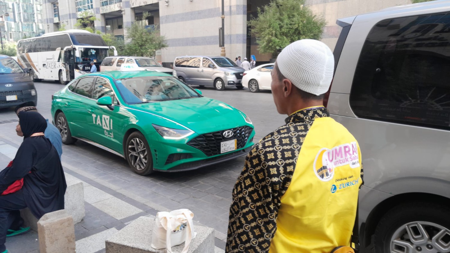 Mekkah, arab saudi, adira finance, Umrah Tak Hanya Ibadah, Jamaah Adira Terkesima  Mobil Ikonik di Madinah