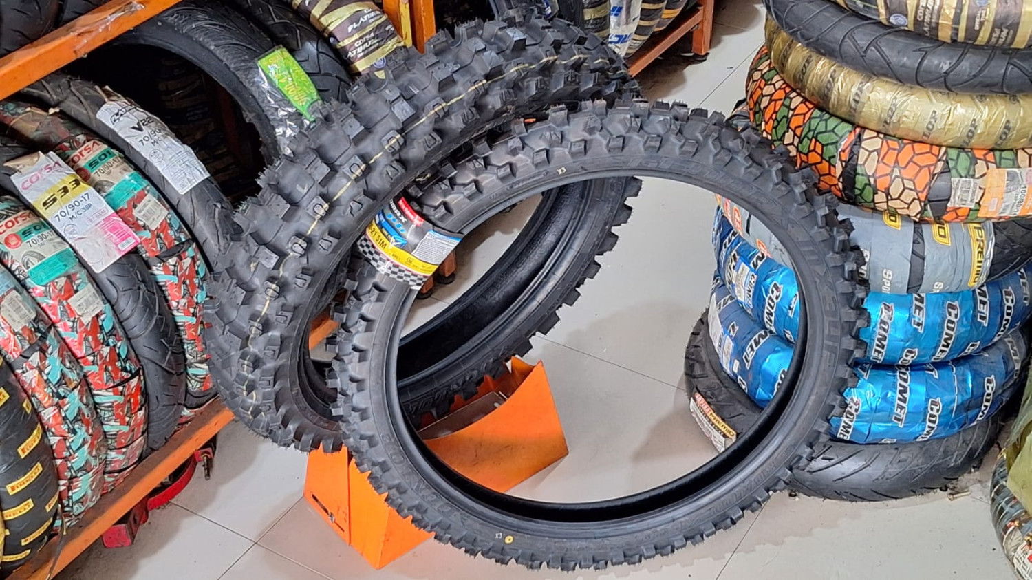 motor trail, ban motor, dunlop, Toko Ban Bunder, Dari yang Murah Sampai Mahal, Ini Daftar Harga Ban Buat Motor Trail