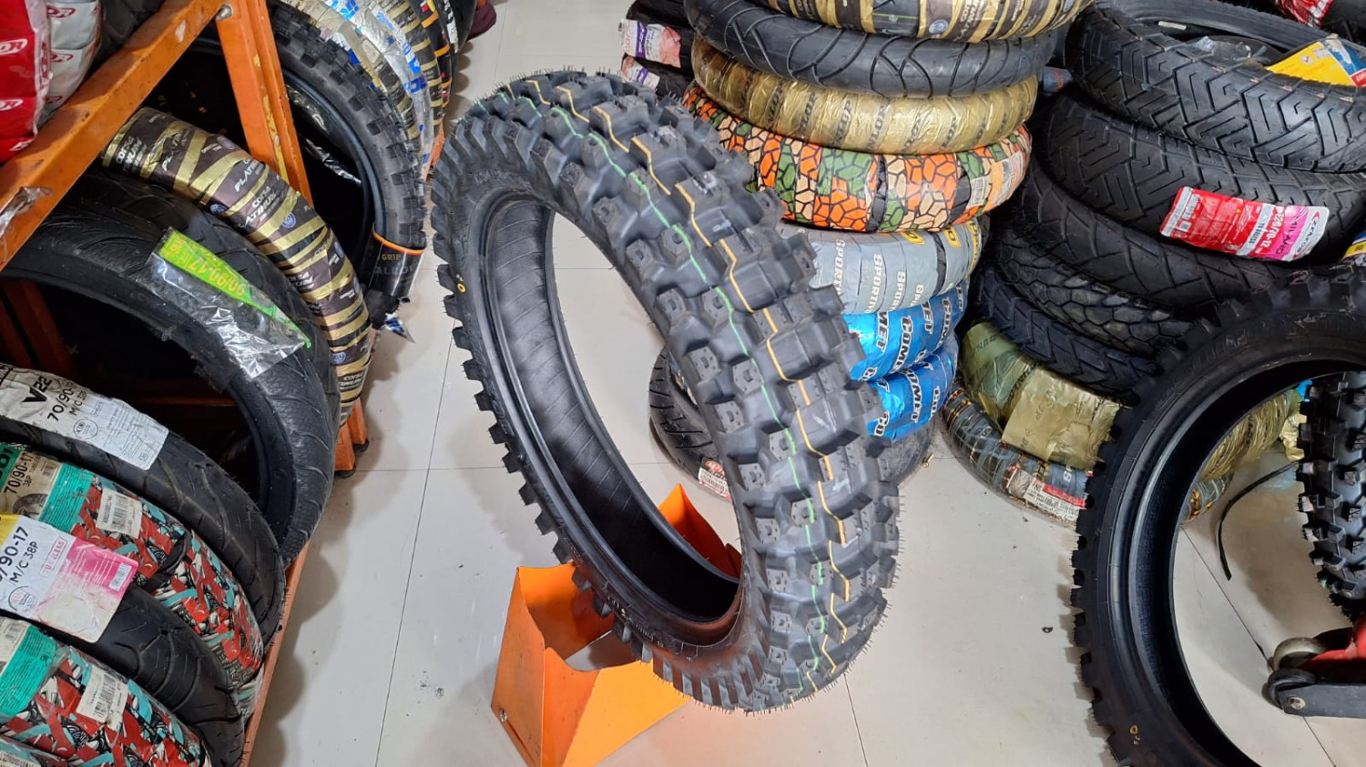 motor trail, ban motor, dunlop, Toko Ban Bunder, Dari yang Murah Sampai Mahal, Ini Daftar Harga Ban Buat Motor Trail