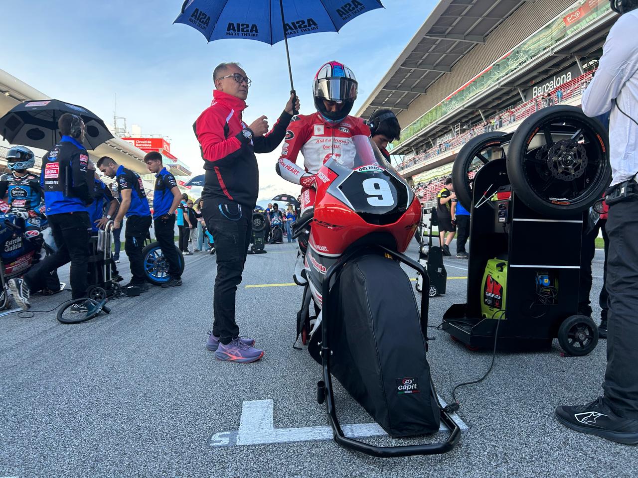 Moto3, anggono iriawan, Veda Ega, Veda Ega Pratama, juniorgp, Ada Red Flag! Veda Ega Finish Posisi 6 dan 8 di FIM JuniorGP Catalunya