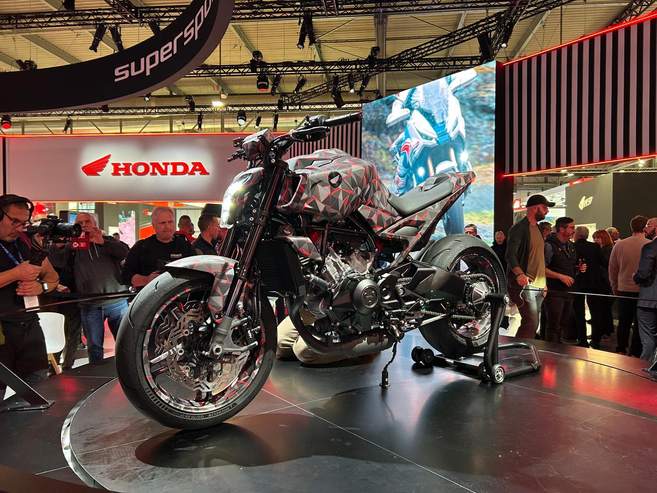 honda, motor honda, supercharge, eicma, Honda Pamer Motor Sport Bermesin Supercharge di EICMA 2025