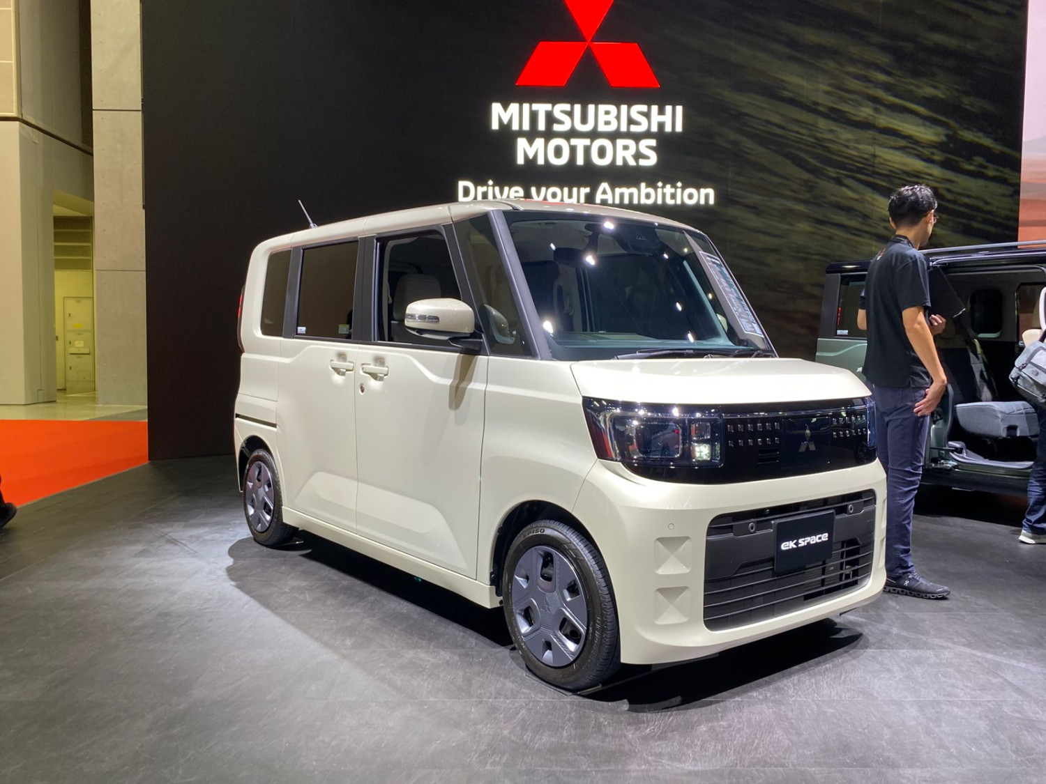 mitsubishi, mobil baru, kei car, Japan Mobility Show 2025, Mitsubishi eK Space, Mengintip Masuk Mitsubishi eK Space Terbaru, Kualitasnya Bisa Dicontoh