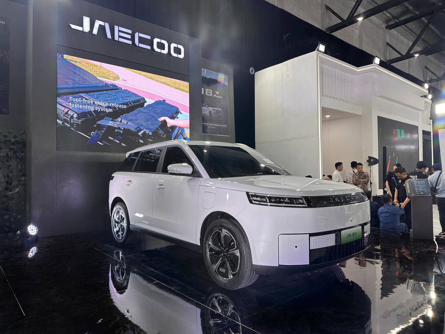 mobil baru, GIIAS Makassar, Jaecoo, Jaecoo J5, harga jaecoo j5 ev, Bikin Heboh Pecinta Otomotif, Jaecoo Umumkan Harga J5 di Makassar