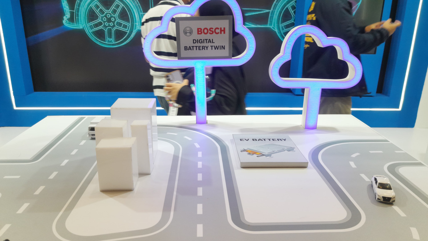 adas, bosch, Mobility Live Indonesia 2025, Bosch Pamer Perangkat Lunak di Mobility Live 2025, Mobil Bisa Ngadu Sendiri Saat Laka